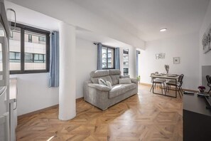 TV, offices - Modern Apartment in the Heart of Marbella (Marbella)