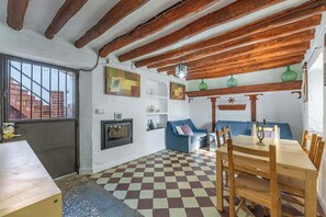 TV, fireplace, offices - Piscina y Entorno Natural Unico - Casa en Colmenar (Colmenar)