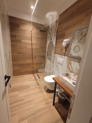 Shower, jetted bath, hair dryer, bidet