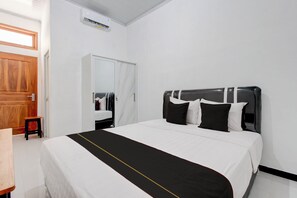 Deluxe Double Room | Bed sheets - Hotel O near Plaza Ambarukmo formerly (Banguntapan)