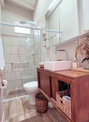 Hair dryer, towels, toilet paper - Casa com Piscina e Acesso a Praia do Santinho, Florianópolis (Florianópolis)