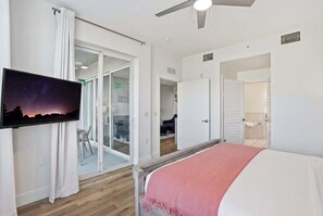 2 bedrooms, iron/ironing board, WiFi, bed sheets - #215 - First Floor - Sleeps 4- Landscape View (Naples)