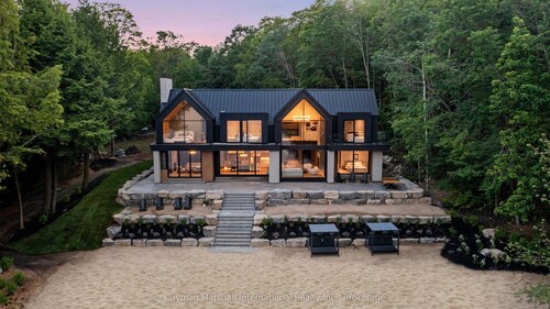 Lake Joseph Beach house - Bringing the Caribbean to Muskoka