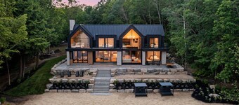 Lake Joseph Beach house - Bringing the Caribbean to Muskoka