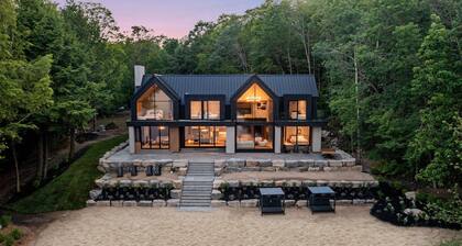 Lake Joseph Beach house - Bringing the Caribbean to Muskoka