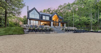 Lake Joseph Beach house - Bringing the Caribbean to Muskoka