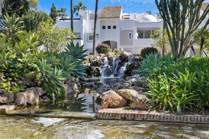 Property grounds - La Alcazaba Banus 3BR Garden Apartment by Costarentals (Marbella)