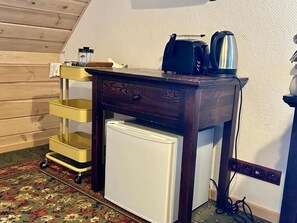 Habitació triple estàndard, vistes al jardí | Interior