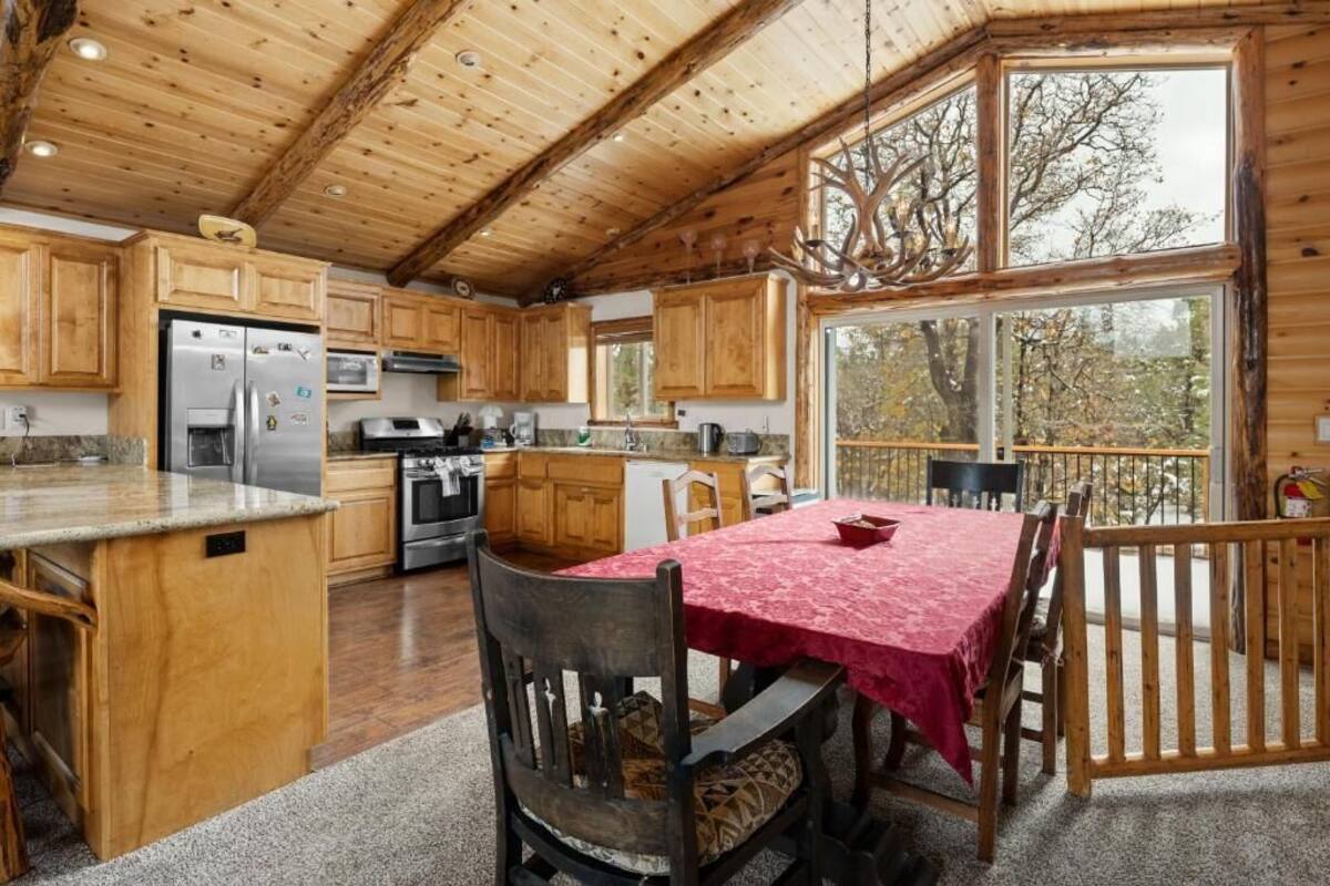 Basic House, Balcony, Mountain View | Private kitchen