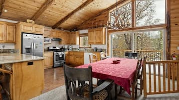 Basic House, Balcony, Mountain View | Private kitchen