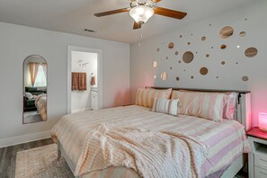 Room - Pink Shores, Family & Pet-Friendly PCB Retreat (Panama City Beach)