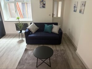 Living area - Lux Wolverhampton Stay Near Molineux Stadium (Wolverhampton)