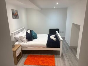 Room - Lux Wolverhampton Stay Near Molineux Stadium (Wolverhampton)