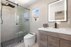 Bathroom - Remodeled House - 15 Minutes from the Beach (Signal Hill)
