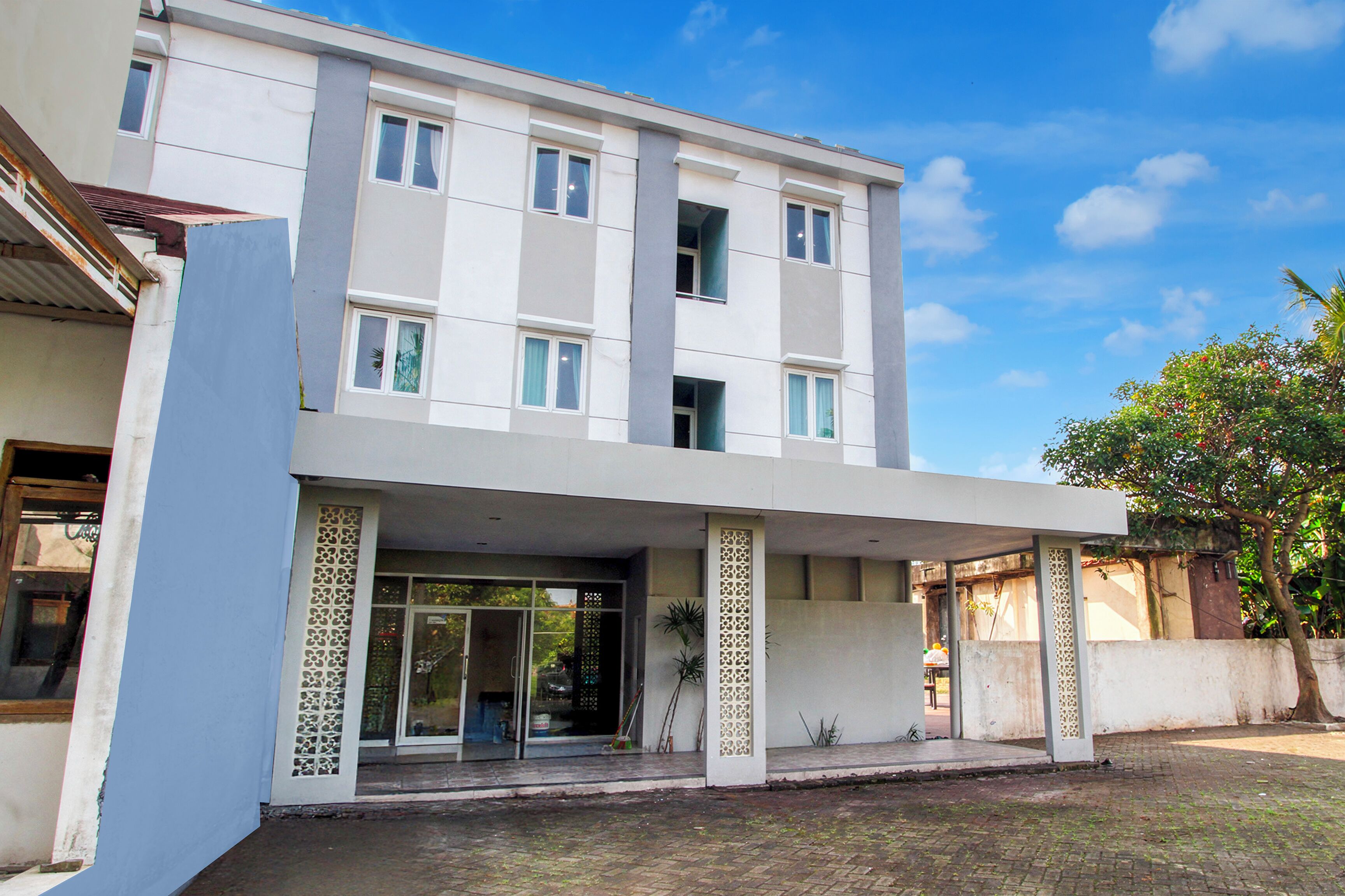 Mặt tiền nơi lưu trú