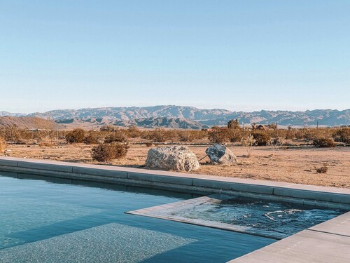Lakeview Lodge • Remote Escape, 5-Acres, Pool, Spa