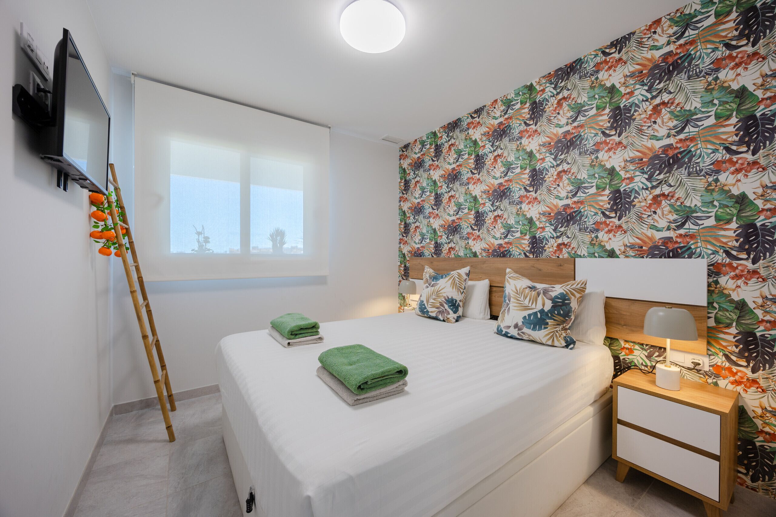 Een strijkplank/strijkijzer, gratis wifi, beddengoed