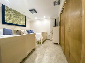 3 chambres, fer et planche à repasser, Wi-Fi, draps fournis