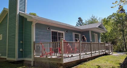 Two-Bedroom Two-Bathroom Vacation Home - Pet Friendly!
