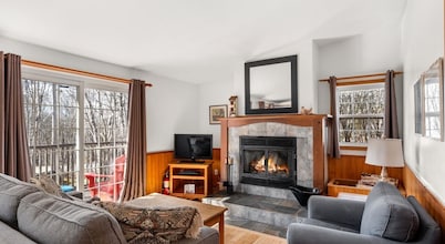 Two-Bedroom Two-Bathroom Vacation Home - Pet Friendly!