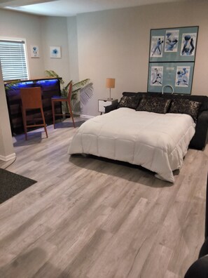 1 bedroom, WiFi, bed sheets - Private Studio near Atlanta ,20 min to Mercedes-Benz Stadium, Separate Entrance (Lithia Springs)
