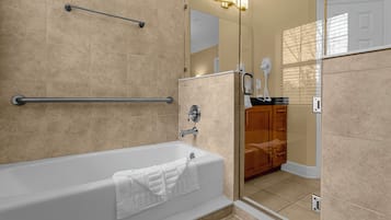 Family Townhome, 4 Bedrooms, Garden View | Bathroom