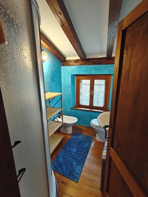 Bathroom - Vrbo Property (Follina)