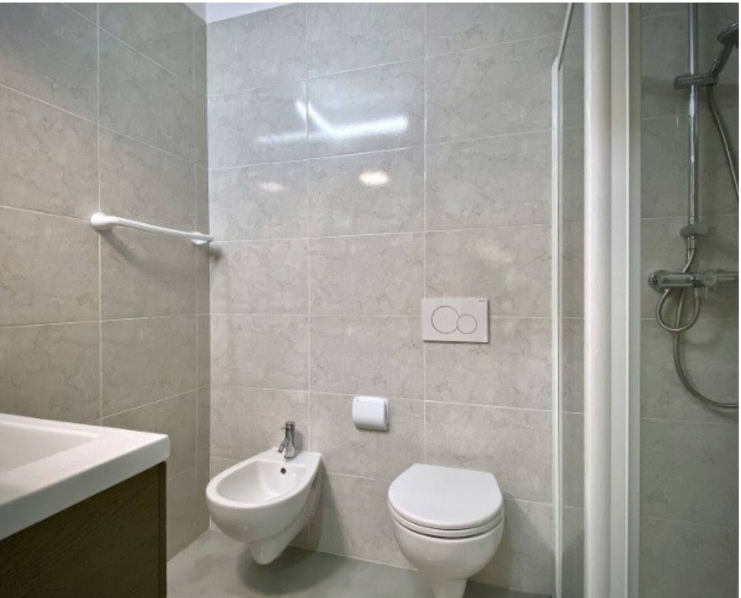 Dusche, Bidet, Handtücher