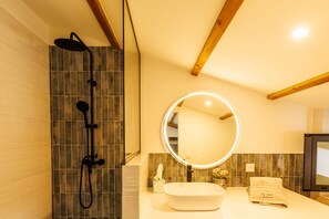 Shower, hair dryer, towels - Loft with sea view, A/C and parking (Saint-Pierre)