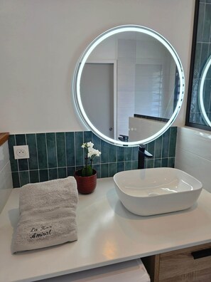 Hair dryer, towels