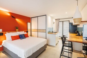 Iron/ironing board, WiFi, bed sheets