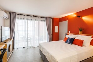 Tabla de planchar con plancha, wifi y ropa de cama 