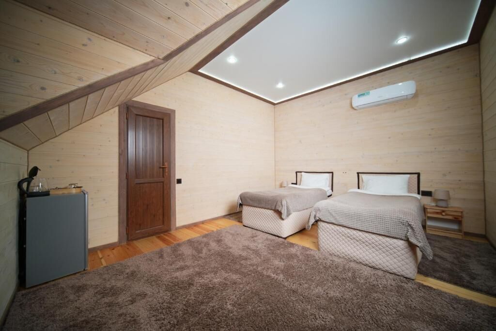 Twin Room, Mountain View | Soundproofing, iron/ironing board, free WiFi