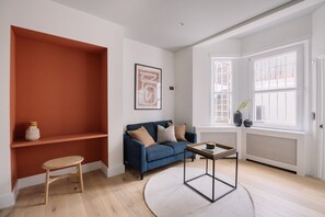 TV - Stylish Earl’s Court Studio Apartment (London)