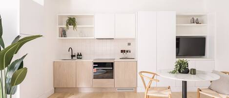 Fridge, dishwasher