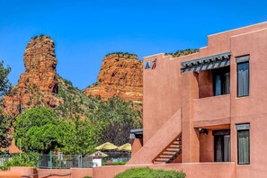 Exterior - 1BDRM TOWNHOUSE BELL ROCK INN SLEEPS 4 POOLS, HOT TUB, GAMES, RED ROCK VIEWS (Sedona)