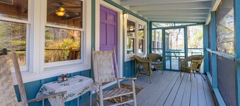 Charming 2-bedroom cottage near Highlands and attractions