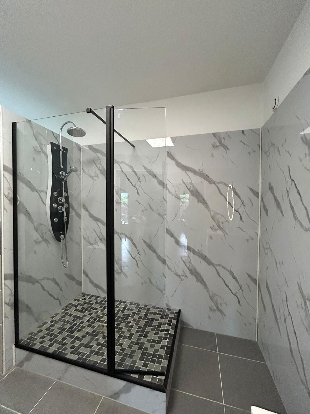 Douche, serviettes fournies