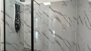 Douche, serviettes fournies