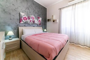 Apartamento, vistas al mar | Sistema de insonorización y ropa de cama