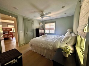 4 bedrooms, iron/ironing board, WiFi, bed sheets