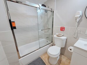 Bathroom - Element / King Bed / Elevator / Adjustable Desk (Philadelphia)