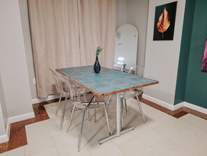 Dining - Element / King Bed / Elevator / Adjustable Desk (Philadelphia)