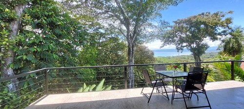 Quaint 2-bedroom villa with AC in beautiful Pavones,check waves or watch birds.