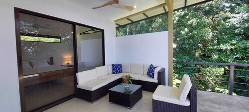 Quaint 2-bedroom villa with AC in beautiful Pavones,check waves or watch birds.