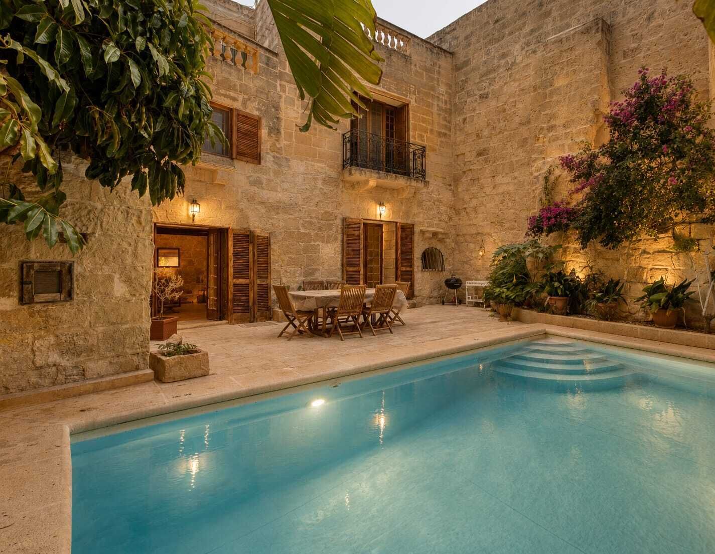 Piscine extérieure