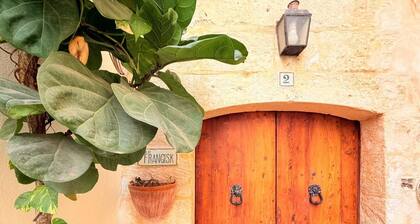 Charming 450-Year-Old House with Pool in Naxxar