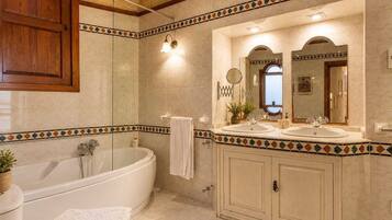 Shower, hair dryer, towels, shampoo