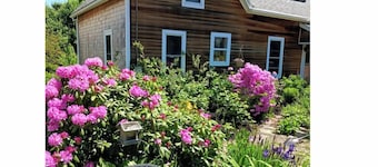 Cozy 3-bedroom home in Belfast Maine, with Beach Access