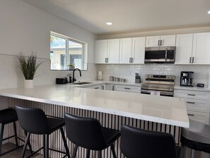 Fridge, microwave, oven, stovetop - 3 Bedroom Desert Splash Retreat (Tempe)